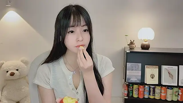 Snapshot of Onechestnut chatting on 06-07-26, 11:15 Onechestnut online show from 06-07-26, 11:15