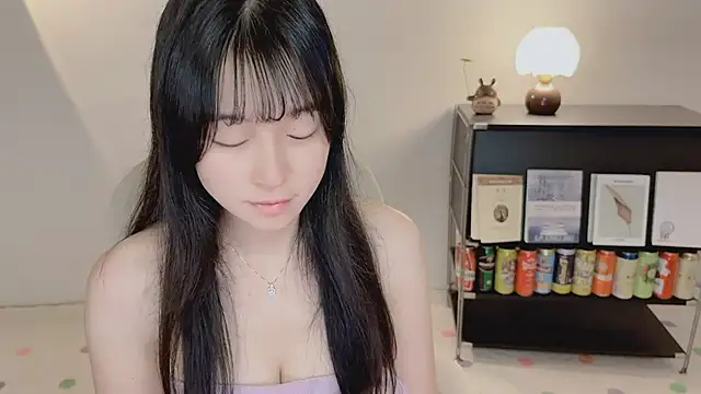 Snapshot of Onechestnut chatting on 05-26-26, 08:56 Onechestnut online show from 05-26-26, 08:56