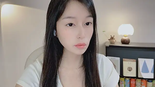 Snapshot of Onechestnut chatting on 04-15-26, 05:02 Onechestnut online show from 04-15-26, 05:02