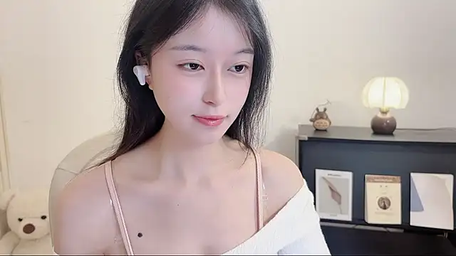 Onechestnut online show from 10-11-25, 11:17