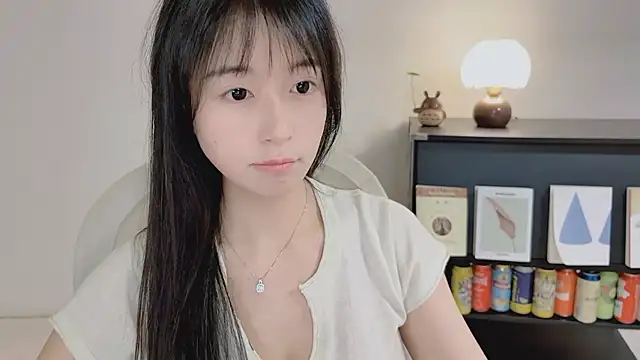 Snapshot of Onechestnut chatting on 05-11-26, 04:04 Onechestnut online show from 05-11-26, 04:04