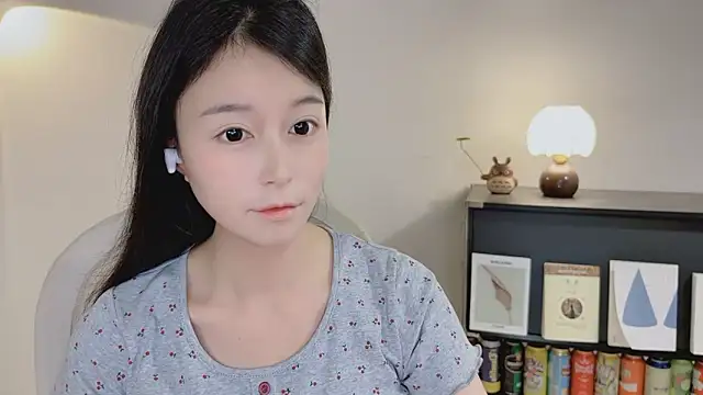 Snapshot of Onechestnut chatting on 04-12-26, 02:42 Onechestnut online show from 04-12-26, 02:42