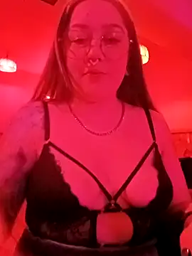 Snapshot of Dulcedeanis chatting on 10-15-25, 01:48 Dulcedeanis online show from 10-15-25, 01:48