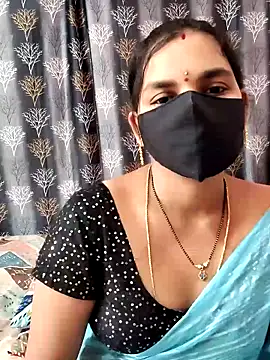 Snapshot of Lalitha-1995 chatting on 04-21-26, 04:30 Lalitha-1995 online show from 04-21-26, 04:30