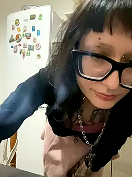 Snapshot of severingratty chatting on 10-13-25, 06:42 severingratty online show from 10-13-25, 06:42