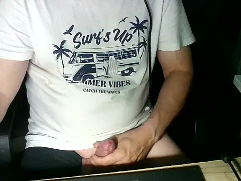 Snapshot of zee06 chatting on 05-18-26, 08:24 zee06 online show from 05-18-26, 08:24