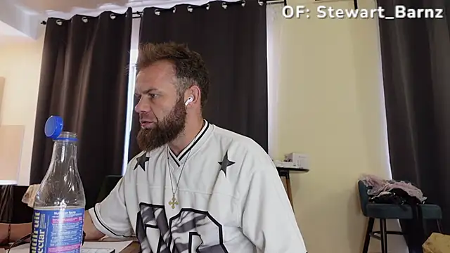 Snapshot of Stewart_Barnz chatting on 05-05-26, 09:45 Stewart Barnz online show from 05-05-26, 09:45