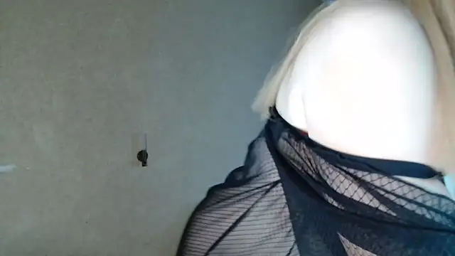 Miaxfox online show from 10-29-25, 04:22