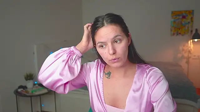 Snapshot of EwelynScott chatting on 10-18-25, 05:37 EwelynScott online show from 10-18-25, 05:37