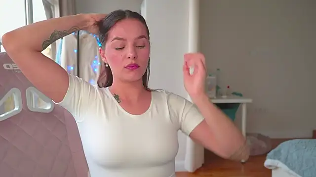 Snapshot of EwelynScott chatting on 11-05-25, 07:00 EwelynScott online show from 11-05-25, 07:00