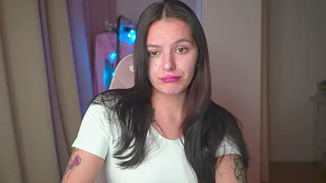 Snapshot of EwelynScott chatting on 11-02-25, 06:57 EwelynScott online show from 11-02-25, 06:57