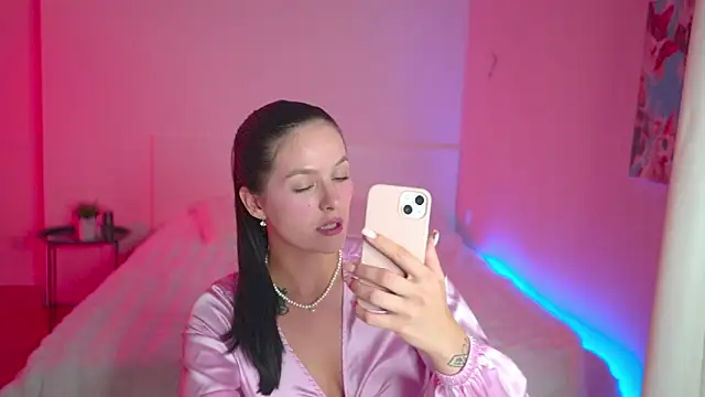 Snapshot of EwelynScott chatting on 09-17-25, 04:31 EwelynScott online show from 09-17-25, 04:31