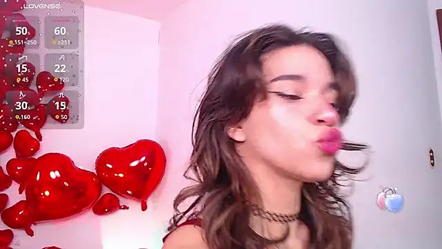 Snapshot of miascarlet_16 chatting on 10-13-25, 01:34 miascarlet 16 online show from 10-13-25, 01:34