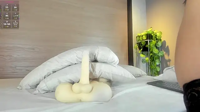 Snapshot of alexamonroe_ chatting on 01-18-26, 05:16 alexamonroe online show from 01-18-26, 05:16