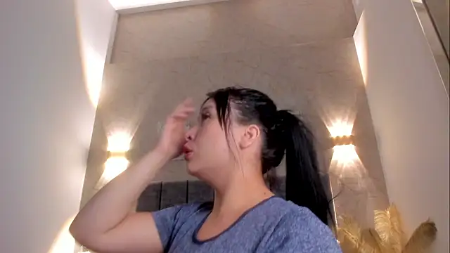 Lunaa bellaa online show from 02-17-26, 07:44