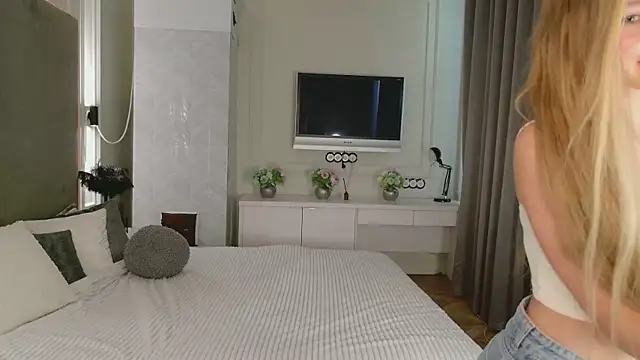 Snapshot of milaa_sun chatting on 06-26-26, 04:07 milaa sun online show from 06-26-26, 04:07