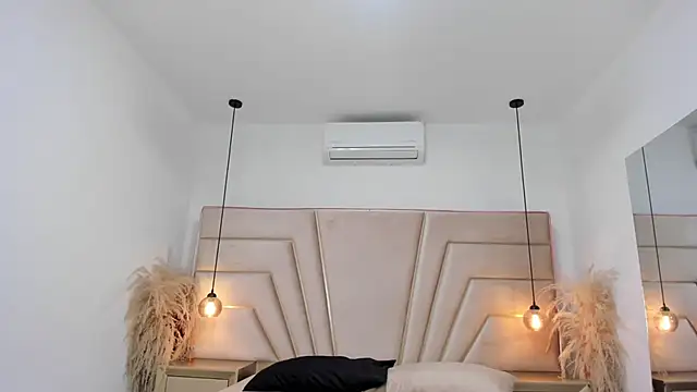 Snapshot of Milan_LewisS chatting on 05-08-26, 11:58 Milan LewisS online show from 05-08-26, 11:58