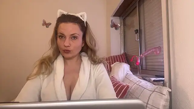 Snapshot of UnderWunder chatting on 02-23-26, 10:21 UnderWunder online show from 02-23-26, 10:21