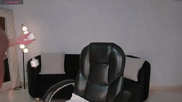 Snapshot of MeganScott chatting on 07-03-26, 11:28 MeganScott online show from 07-03-26, 11:28