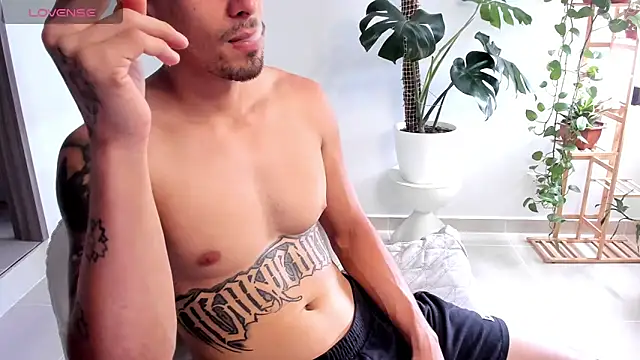 Mikevargas03 online show from 04-13-26, 02:54