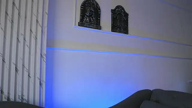 Snapshot of charlotterusso chatting on 10-22-25, 02:27 charlotterusso online show from 10-22-25, 02:27