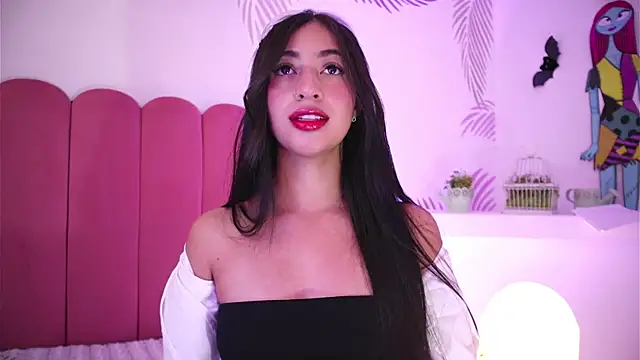 Snapshot of charlotterusso chatting on 10-10-25, 02:29 charlotterusso online show from 10-10-25, 02:29