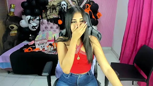 Snapshot of Mindy_19 chatting on 11-03-25, 11:03 Mindy 19 online show from 11-03-25, 11:03