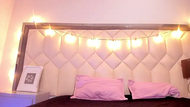 Scarletbigbug online show from 02-12-26, 12:05