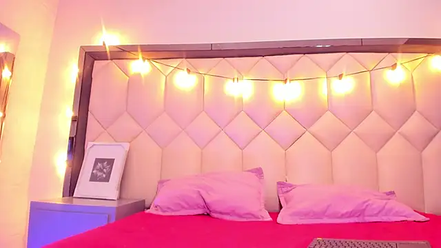 Scarletbigbug online show from 02-06-26, 11:39