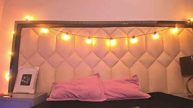 Scarletbigbug online show from 02-02-26, 11:53