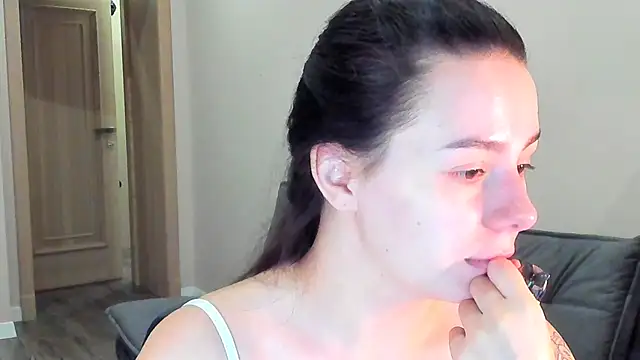 Snapshot of Di_na_Bell chatting on 07-20-26, 05:59 Di na Bell online show from 07-20-26, 05:59