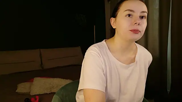 Snapshot of Di_na_Bell chatting on 07-21-26, 05:53 Di na Bell online show from 07-21-26, 05:53