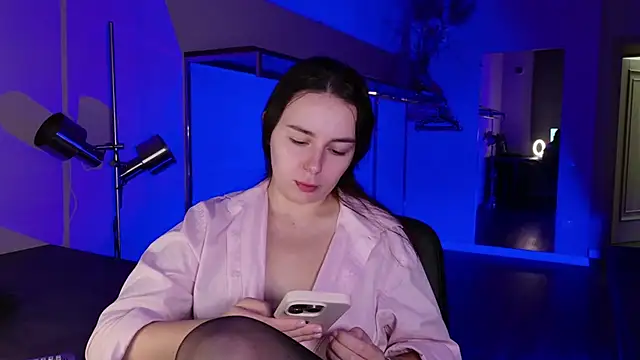Snapshot of Di_na_Bell chatting on 07-28-26, 11:17 Di na Bell online show from 07-28-26, 11:17