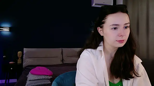 Snapshot of Di_na_Bell chatting on 06-29-26, 05:58 Di na Bell online show from 06-29-26, 05:58