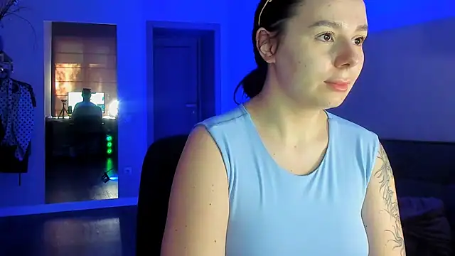 Snapshot of Di_na_Bell chatting on 05-20-26, 05:37 Di na Bell online show from 05-20-26, 05:37