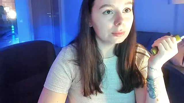 Snapshot of Di_na_Bell chatting on 05-18-26, 05:45 Di na Bell online show from 05-18-26, 05:45