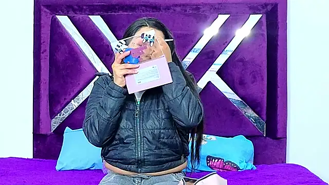 cuteeimy online show from 11-21-25, 01:54