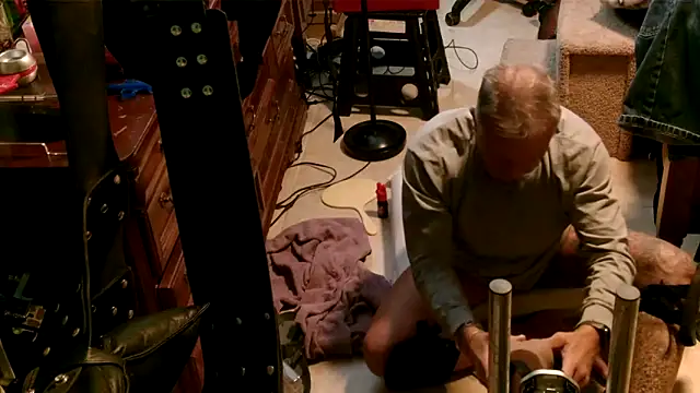 Snapshot of 6mickey9 chatting on 10-17-25, 02:15 6mickey9 online show from 10-17-25, 02:15