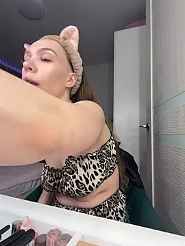 Snapshot of AlysonHuxley_ chatting on 02-06-26, 12:39 AlysonHuxley online show from 02-06-26, 12:39