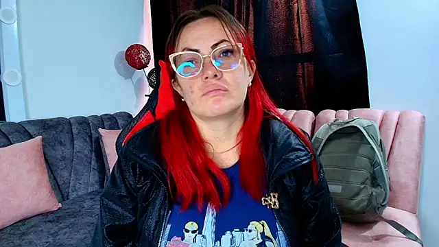 Snapshot of carolinhe_ chatting on 09-17-25, 07:38 carolinhe online show from 09-17-25, 07:38