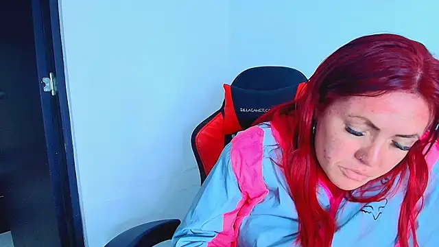 carolinhe  online show from 10-29-25, 07:46