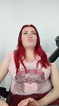 carolinhe  online show from 11-14-25, 08:01