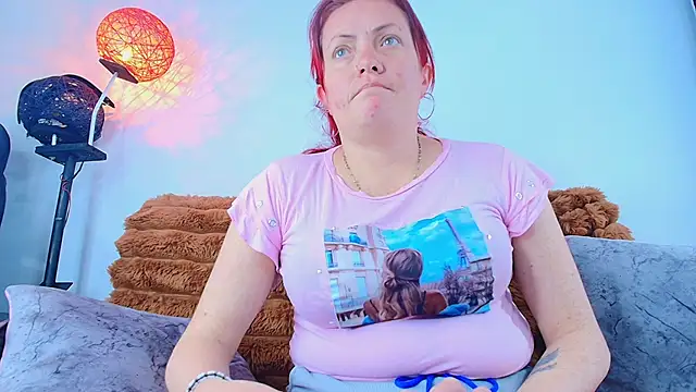 carolinhe  online show from 11-11-25, 08:03