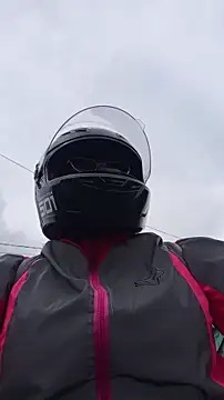 carolinhe  online show from 11-06-25, 06:34