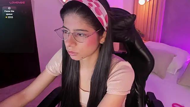 Snapshot of carlina_15 chatting on 06-04-26, 12:32 carlina 15 online show from 06-04-26, 12:32