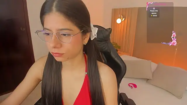 Snapshot of carlina_15 chatting on 07-04-26, 12:43 carlina 15 online show from 07-04-26, 12:43