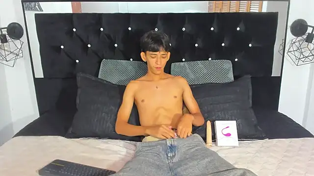 Sebas cat online show from 10-12-25, 11:06