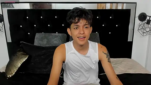 Sebas cat online show from 10-28-25, 02:56