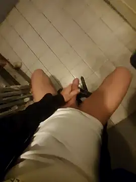 Snapshot of 777emre chatting on 09-18-25, 11:24 777emre online show from 09-18-25, 11:24