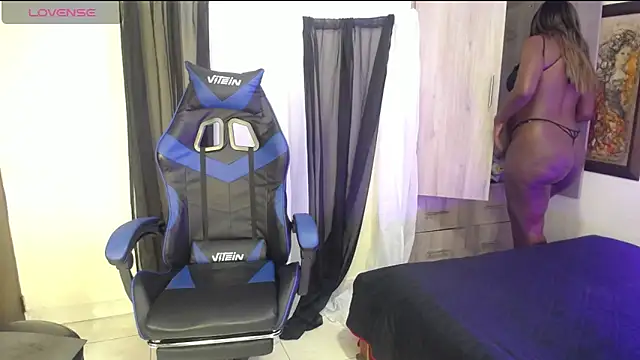 MONIQUE-LAMOUR online show from 10-28-25, 04:24